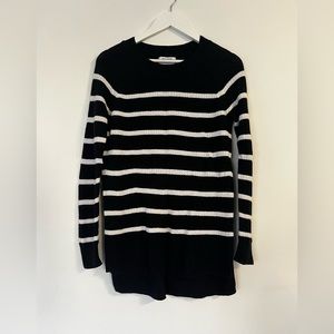 Old Navy women’s size S, B & W knit sweater